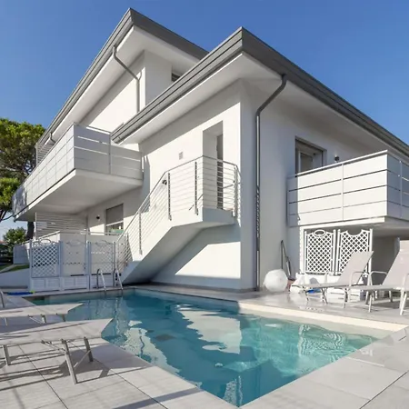 Modern With Shared Pool And Terrace Daire Bibione