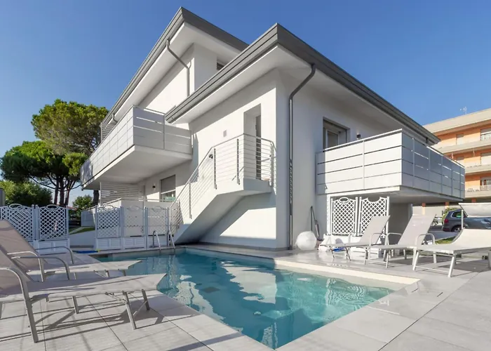Modern With Shared Pool And Terrace Daire Bibione