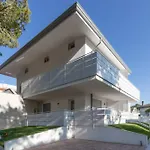 Апартаменти Modern With Shared Pool And Terrace Бібіоне