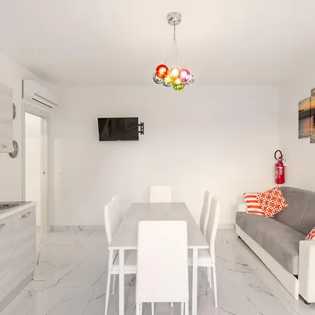 Modern With Shared Pool And Terrace ביביונה