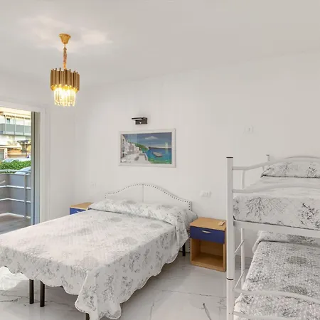 Modern With Shared Pool And Terrace Appartamento
